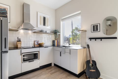 Fully equipped kitchen.