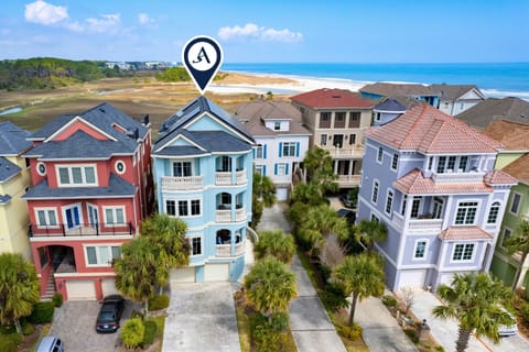 Easy access to Singleton Beach.