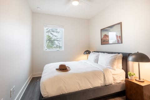 A short 5-minute drive from downtown and Broadway!