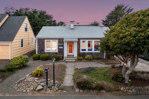 Your quaint and cozy Oregon Coast escape.
