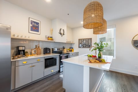 Fully equipped kitchen.