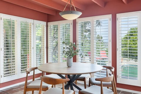 Bright and charm dining area.