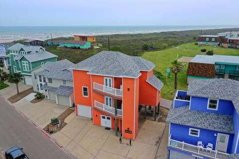 Vibrant coastal getaway!