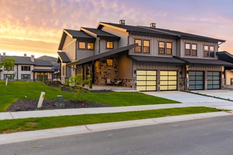 Your luxurious mountain retreat just outside Park City!