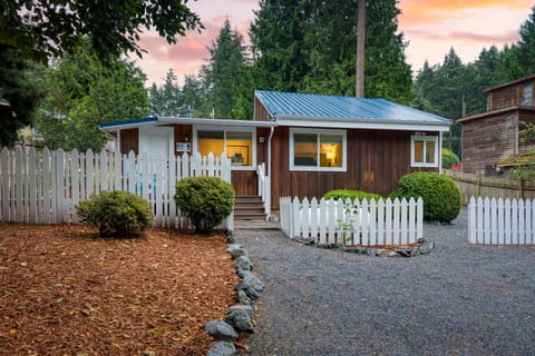 Welcome to Cottage By The Bay!