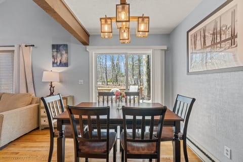 Dining area seats 6.