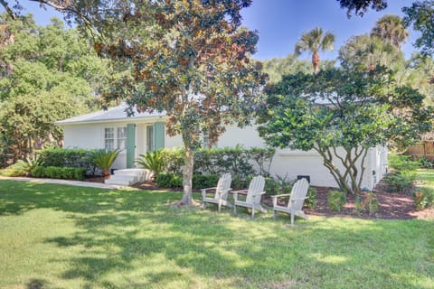 Primary bedroom's ensuite bathroom.