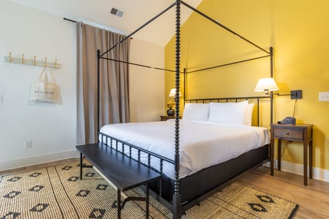 The Magnolia #4 by AvantStay | Germantown, Balcony Apartment in Nashville