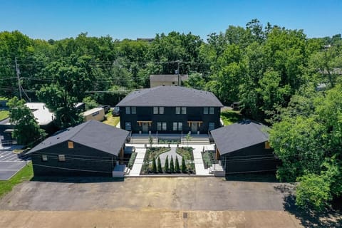 A contemporary haven in one of Nashville's most walkable neighborhoods.