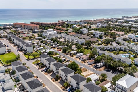 8-minute walk to the beach!