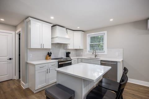 Studio - Fully-equipped kitchen.