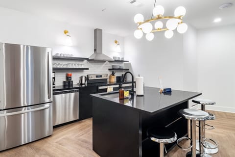 Fully equipped kitchen.