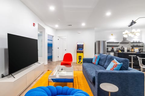 Carter suites boast in-unit laundry, fully equipped kitchens, and streaming TVs.