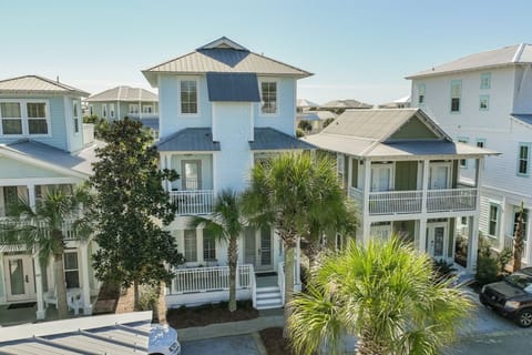 30A Emerald Waters by AvantStay | Pool + Bikes + Bonfires House in Rosemary Beach