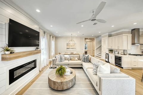 Amour La Mer by AvantStay | Rooftop Patio, Pool Access, Walk to Beach House in Rosemary Beach