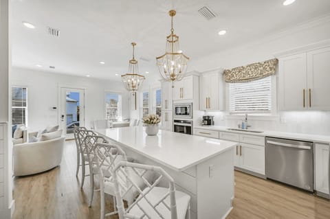 30A Ocean Pearl by AvantStay | Newly Built • Pool Access + Golf Cart | Walk to Dune Allen Beach House in South Walton County