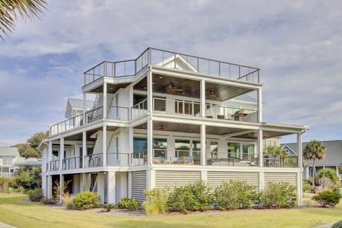 Welcome to 7 Beachwood East!