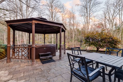 Primary bedroom features a king bed, TV, and ensuite bathroom.