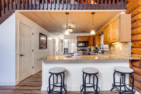 Primary bedroom's ensuite bathroom.