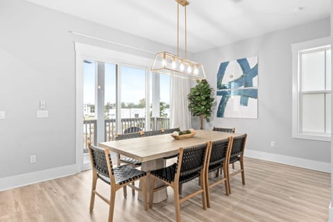 Bright and beautiful dining area.