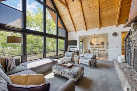 Vaulted ceilings and expansive windows.