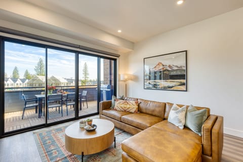 1131 Aerie Buyout | 2 Units, 5BDR | Deck, Hot Tub, Views, Near DT House in Bend