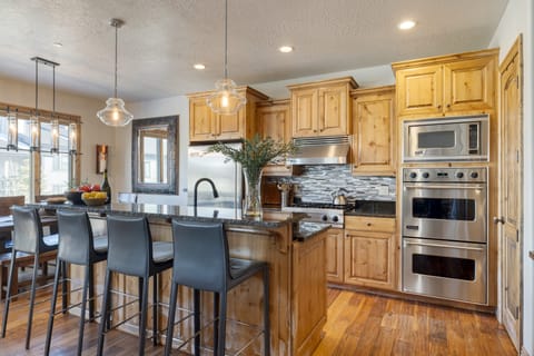 Fully equipped kitchen.