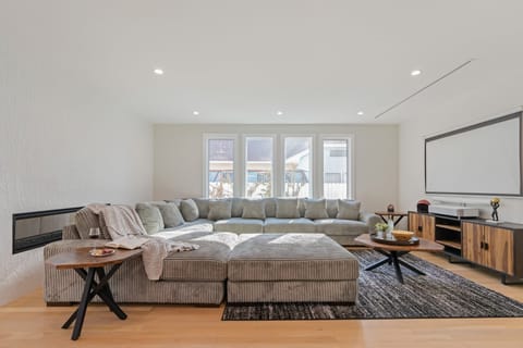 Relax in style with plenty of room to unwind on the spacious sofa!