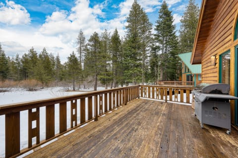Spacious, private deck with BBQ grill.