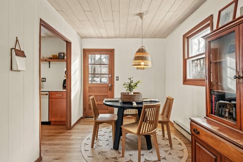 Dining in style and comfort, every day.