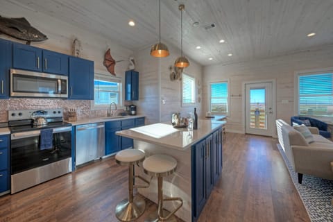 Fully equipped kitchen.