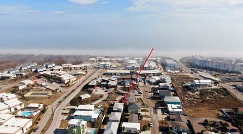 Minutes to the shore.