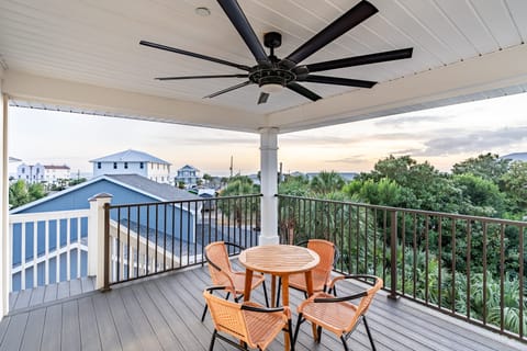Sea glimpses from the upper balcony.