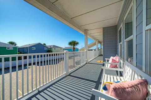Start your morning with coffee on the balcony!