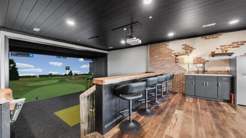 With the Full Swing Golf Simulator and indoor putting green, this area provides endless entertainment options for groups and families.