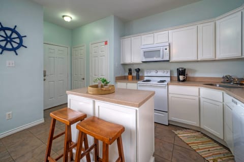 Fully equipped kitchen.