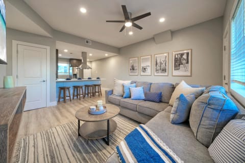 Private balcony. (Blue Water Bliss)