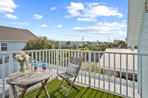 Indoor comfort, outdoor vibes—Charleston style.