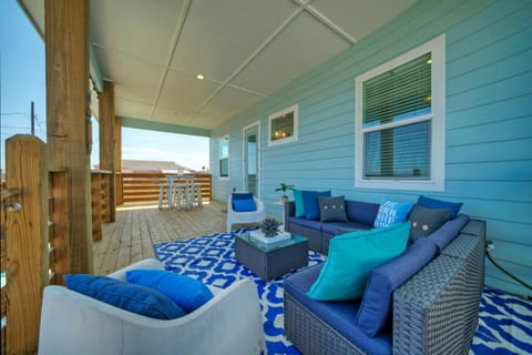 Embracing the beauty of outdoor living. (Whatabeach)