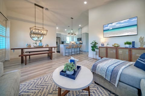 Bright, airy interior. (Casa Rita)