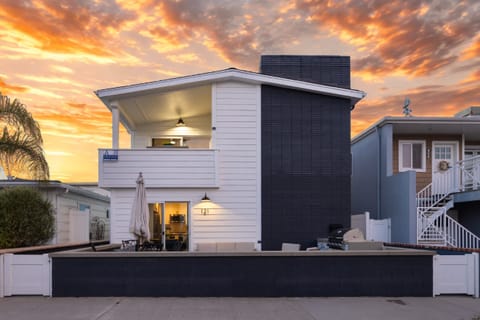 Primary bedroom features a California king bed, TV, and ensuite bathroom.