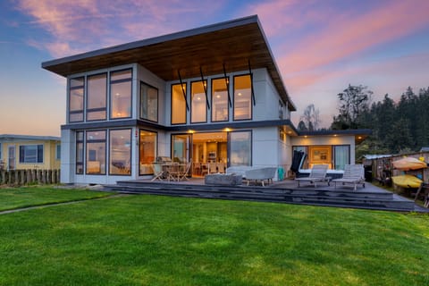 Welcome to your Whidbey Island escape!