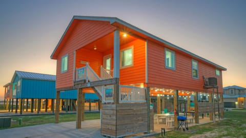 Charming coastal vibes from the moment you arrive!