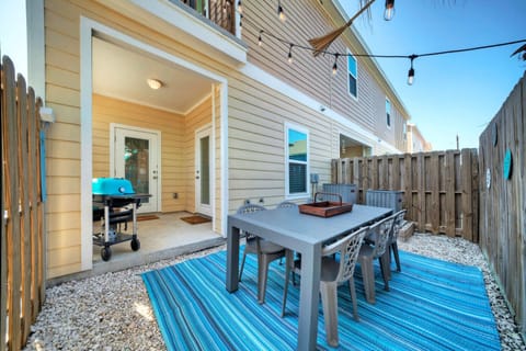 Private patio with a BBQ grill and outdoor dining area. (Tipsy Starfish)