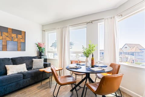 Bright and modern interior. (Cayucan Bungalow 230)