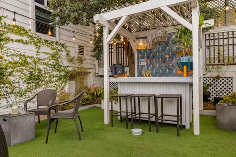 Plenty of outdoor seating.