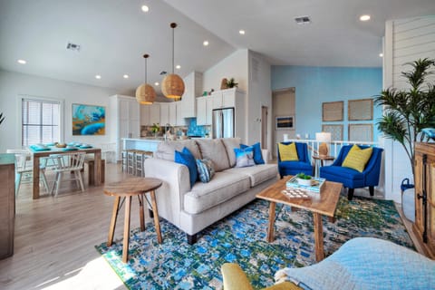 Bright interior design throughout the home. (Sea La Vie)