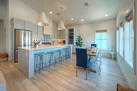 Kitchen and bar seating – ideal for entertaining and everyday comfort. (Shore Thang)