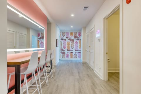 36 Guests on Music Row | Bachelorette Suites + Glam Room | 5 Minutes to Downtown House in East Nashville