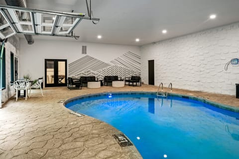 Shared outdoor pool.